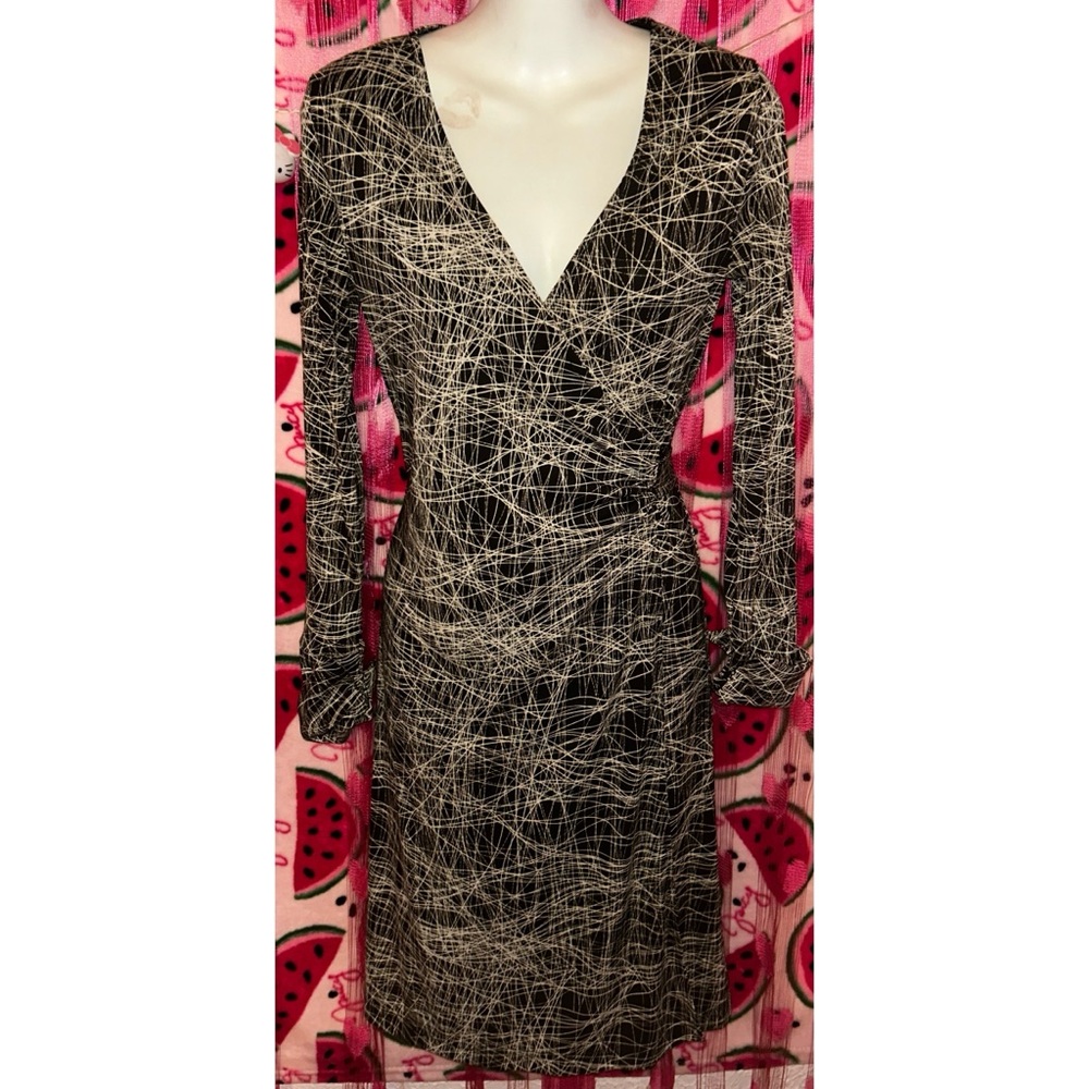 🤍 The Limited Long Sleeve Wrap Dress